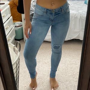 Light wash skinny jeans